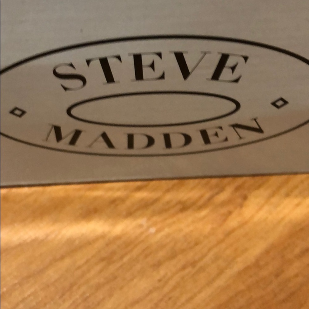 Sandals - Picture 2 of 2